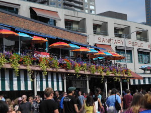  Crowds at the Pike Place market