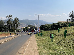  Government workers are diligent about the cleanliness and orderliness of the streets, the green space, and gutters 